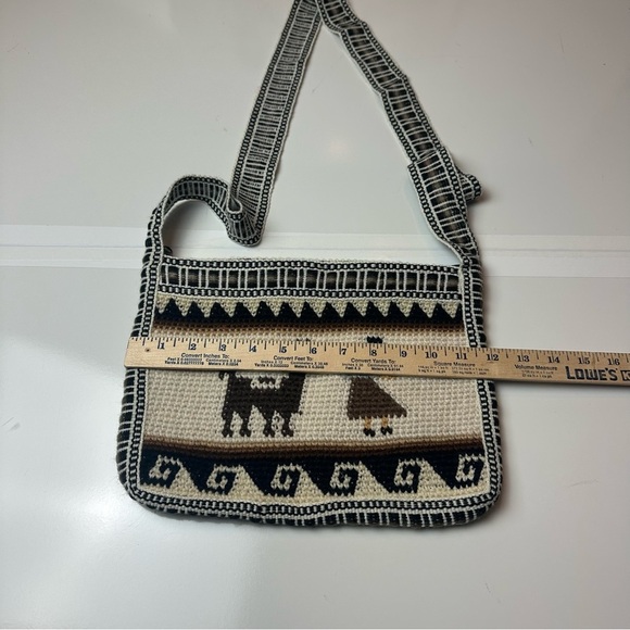 Apaza Alpaca Handmade Woven Llama Pattern Shoulder Bag - Picture 5 of 6